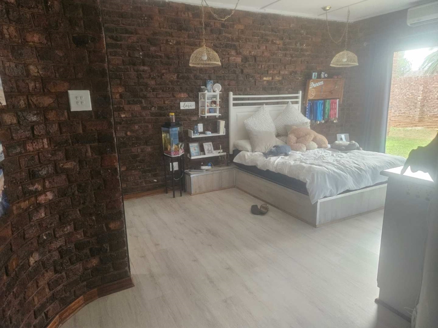 5 Bedroom Property for Sale in Royldene Northern Cape